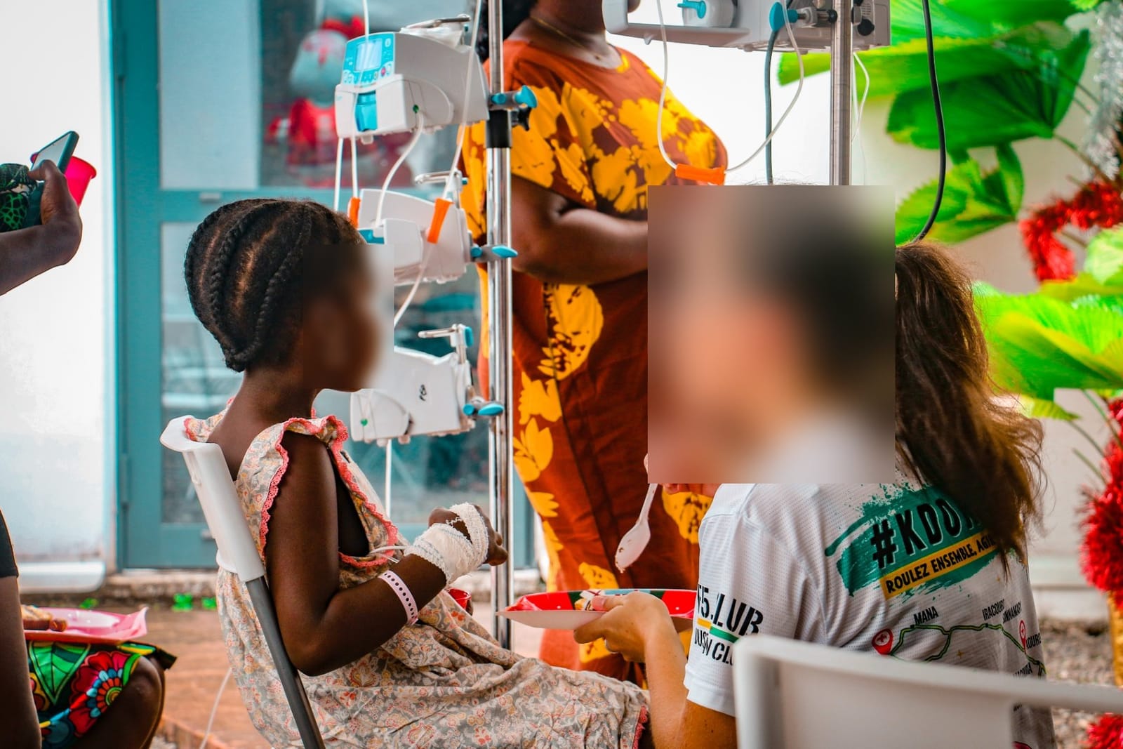 Bénévole F5.Club partageant un repas avec une enfant hospitalisée — KdoRide